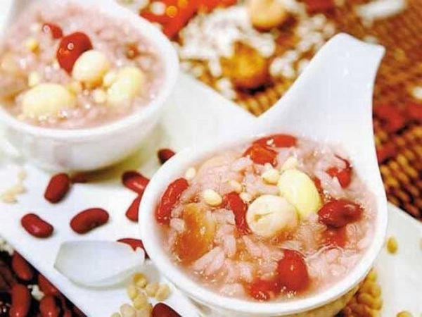 người bị rong huyết nên ăn gì