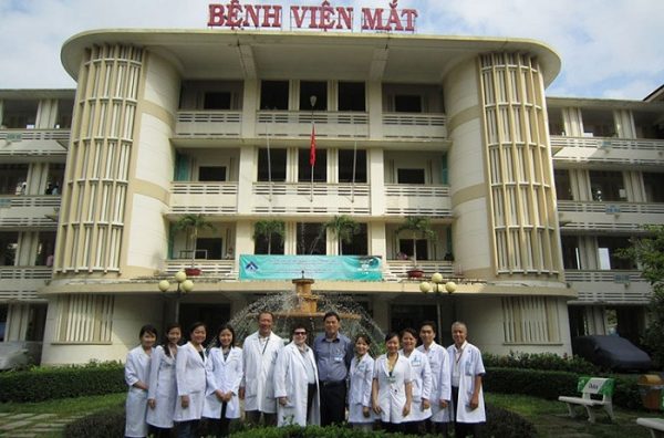 Đội ngũ bác sĩ của bệnh viện mắt 