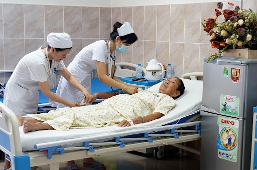 Chăm sóc người bệnh tại bệnh viện xuyên á