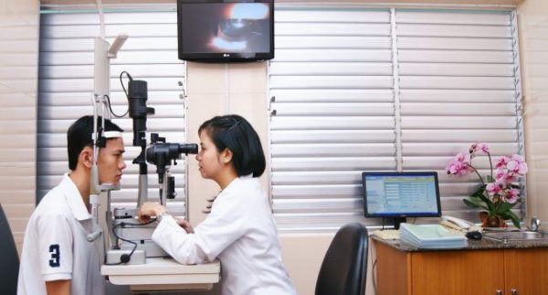 thăm khám bệnh tại bệnh viện mắt sài gòn