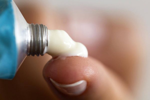 Bị ngứa vùng kín nam bôi thuốc gì? 8 thuốc trị ngứa háng tốt nhất