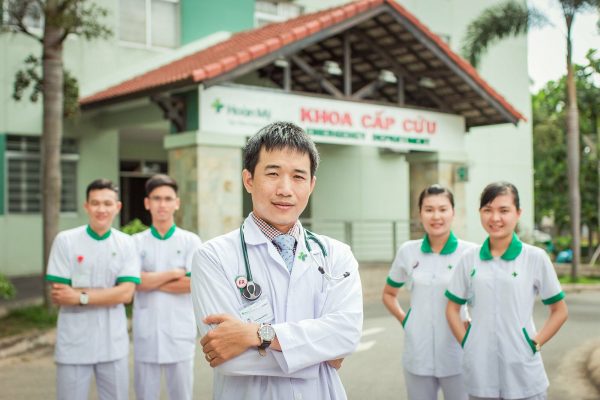 Đội ngũ bác sĩ của viện hoàn mỹ cửu long