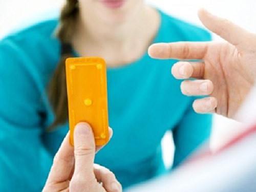 Ra khí hư kèm máu nâu do uống thuốc tránh thai khẩn cấp