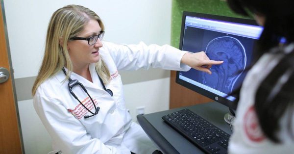 Vì sao nên thăm khám bác sĩ thần kinh giỏi