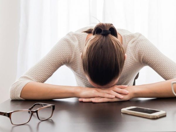 Căng thẳng mệt mỏi gây mụn ở mũi
