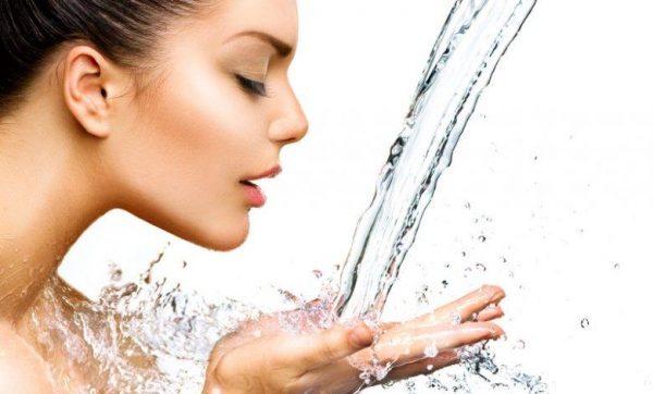 Cấp nước, cấp ẩm đủ cho da