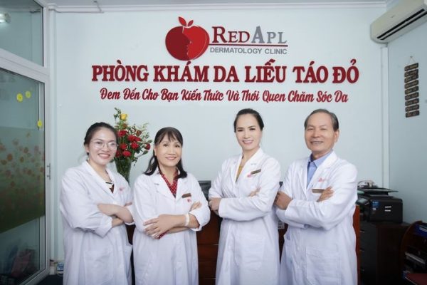 Đội ngũ bác sĩ tại Phòng khám Da Liễu Táo Đỏ