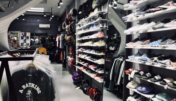 Nên mua giày sneakre ở đâu HCM? - Crown Kinh Shop