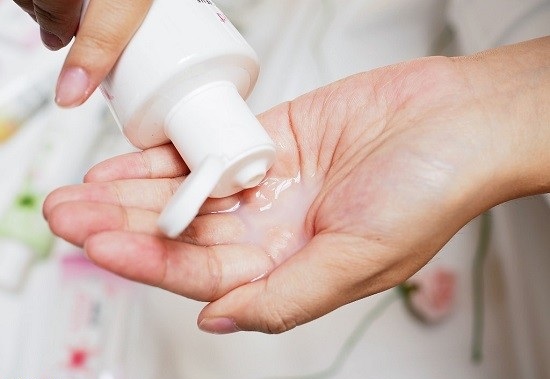 uống thuốc phá thai ra máu 1 tháng