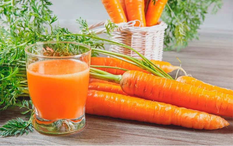 Bị trễ kinh ăn gì cho mau ra - Nước ép cà rốt